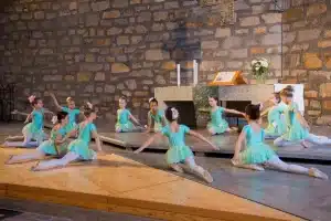 Tanzende Ballettkinder beim Sommerfest 6